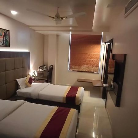 Hotel Ozas Grand Varanasi Exterior photo