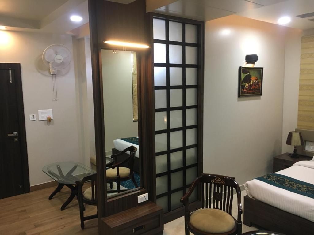 Hotel Ozas Grand Varanasi Exterior photo