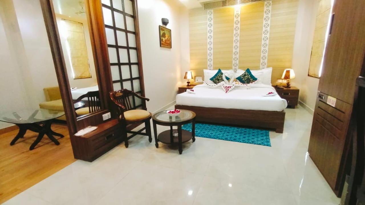 Hotel Ozas Grand Varanasi Exterior photo