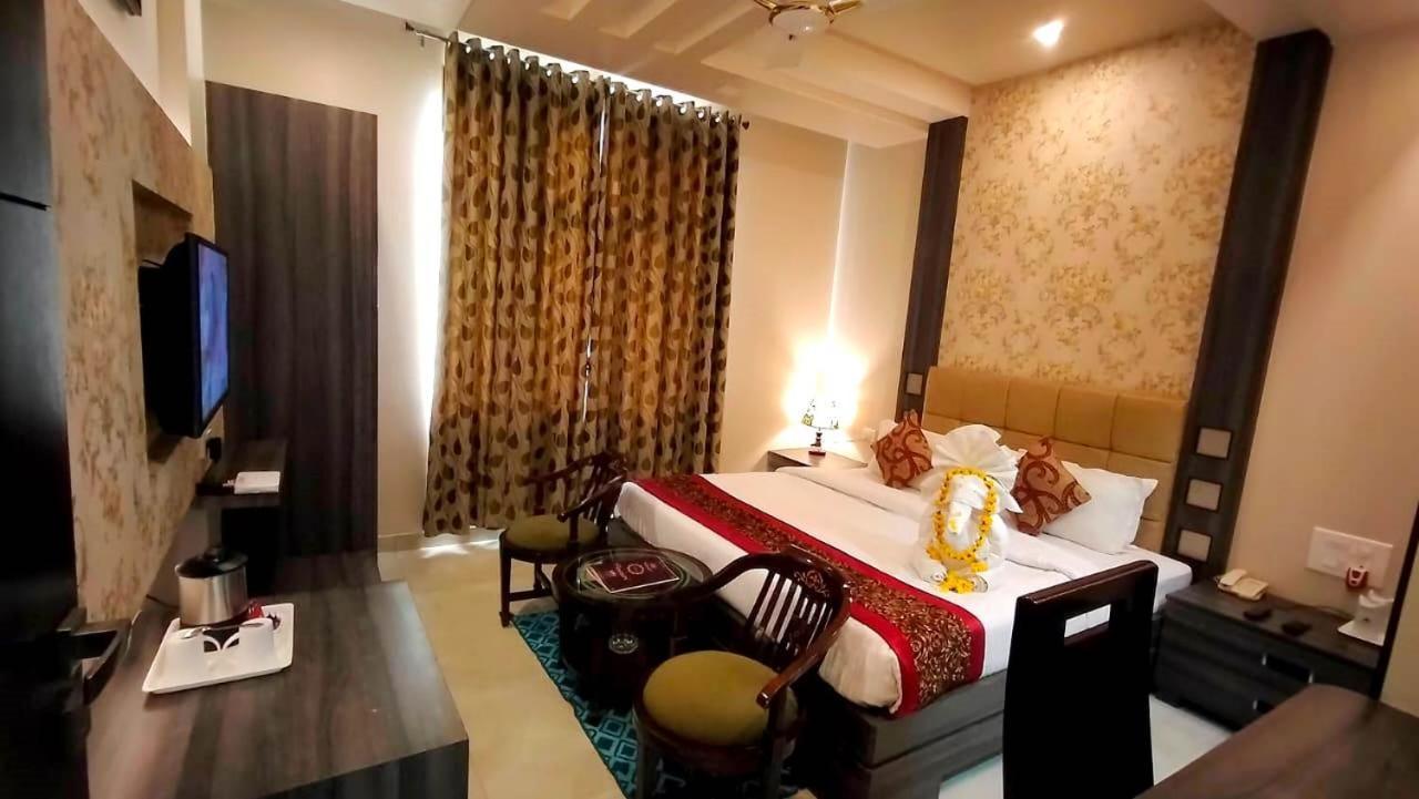 Hotel Ozas Grand Varanasi Exterior photo