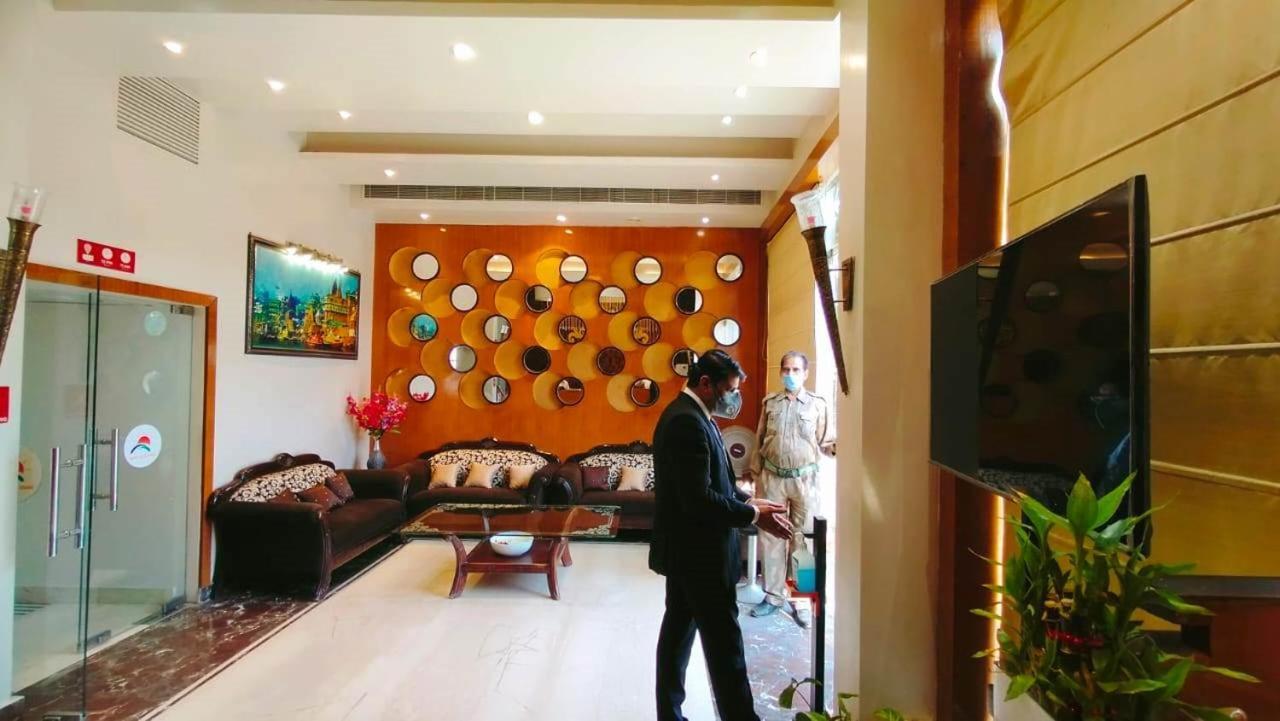 Hotel Ozas Grand Varanasi Exterior photo