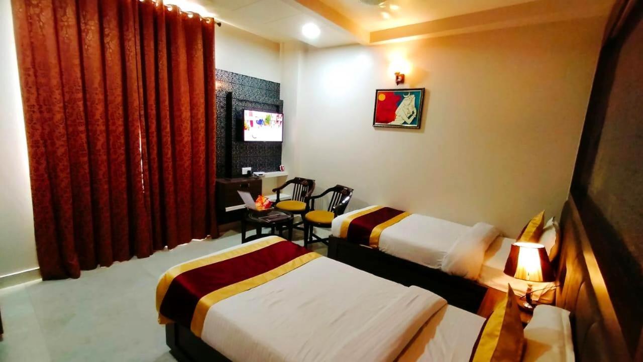 Hotel Ozas Grand Varanasi Exterior photo