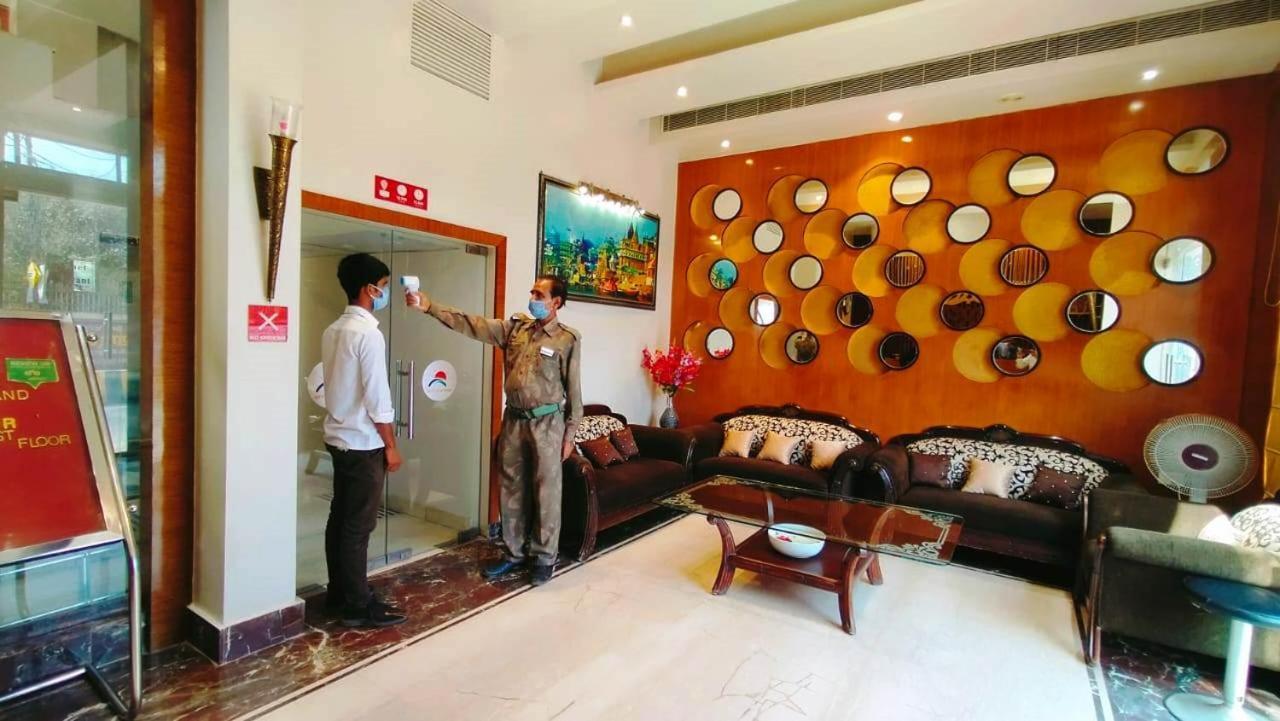 Hotel Ozas Grand Varanasi Exterior photo