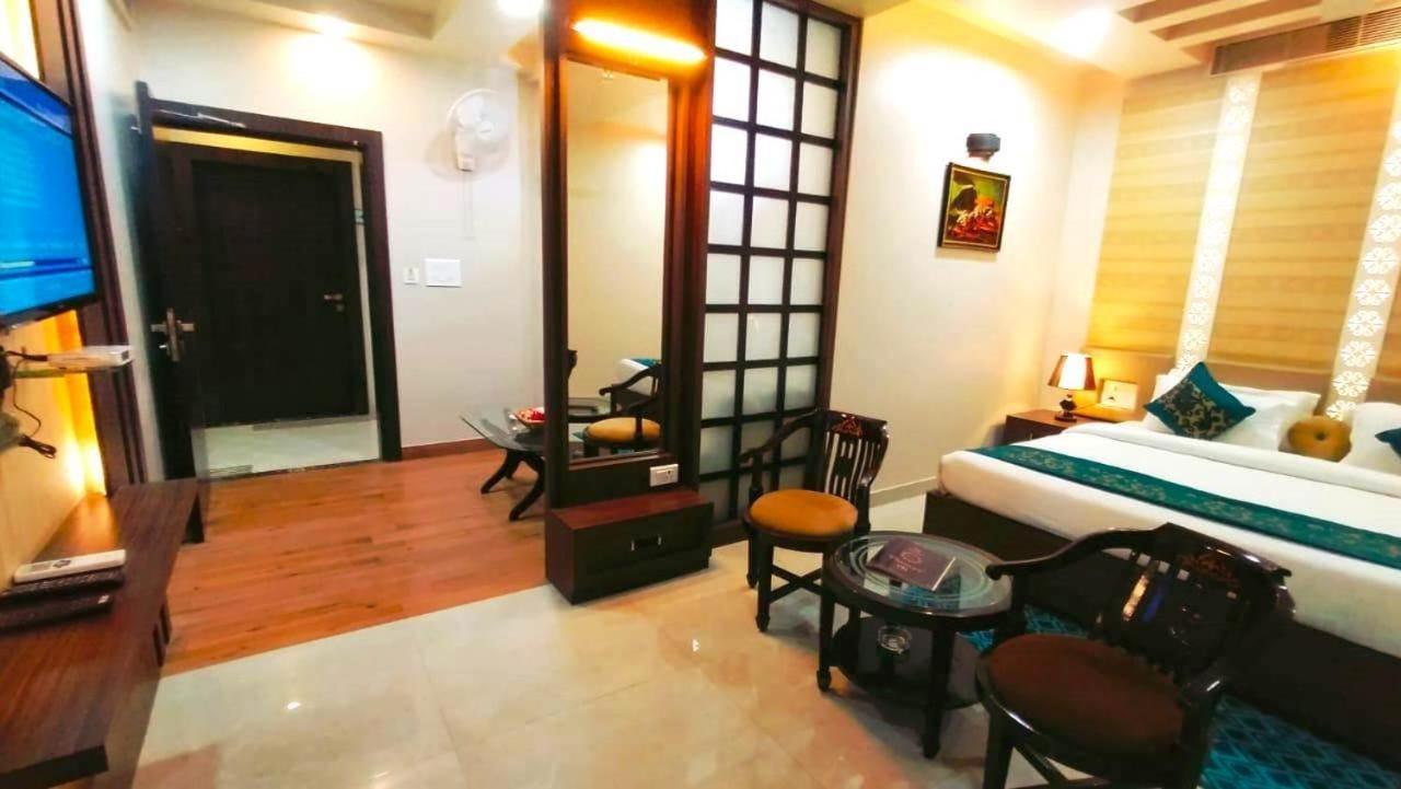 Hotel Ozas Grand Varanasi Exterior photo