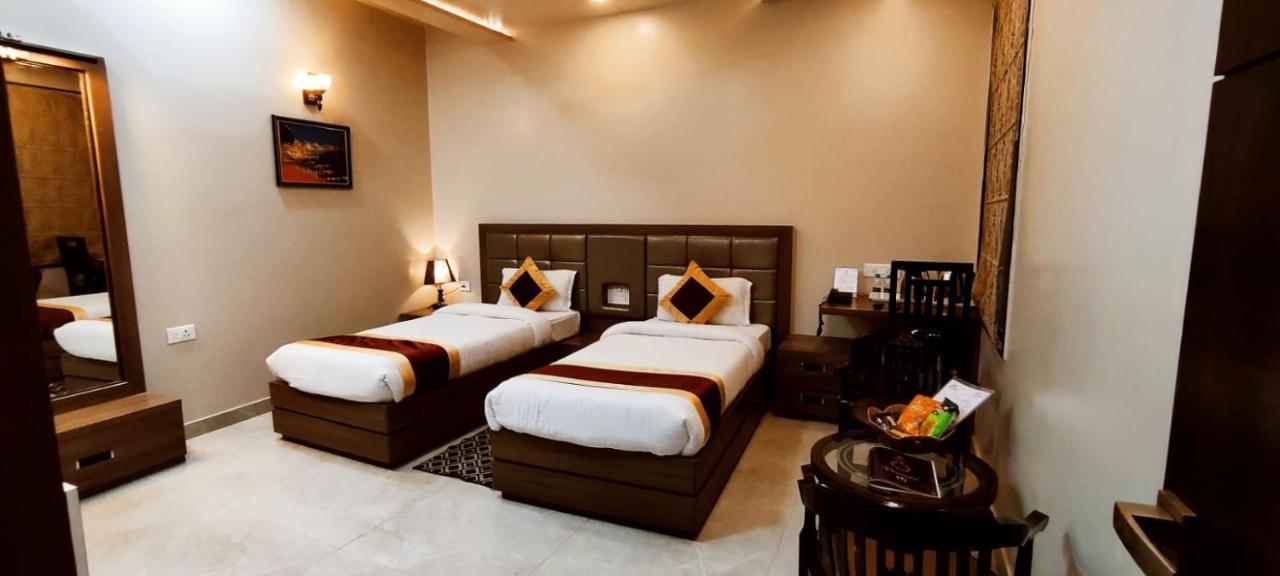 Hotel Ozas Grand Varanasi Exterior photo