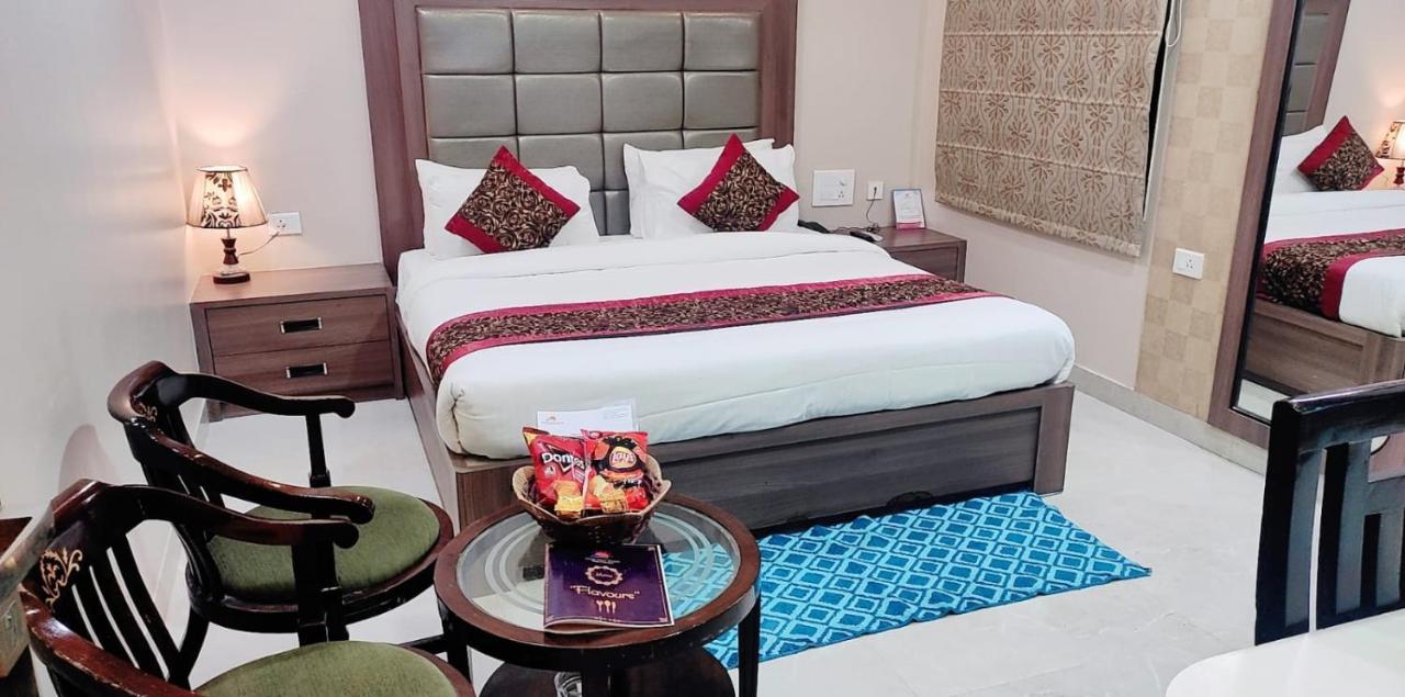 Hotel Ozas Grand Varanasi Exterior photo