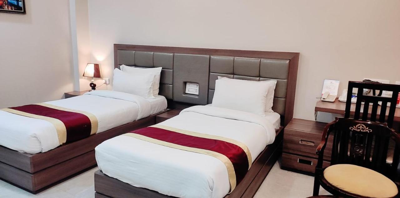 Hotel Ozas Grand Varanasi Exterior photo