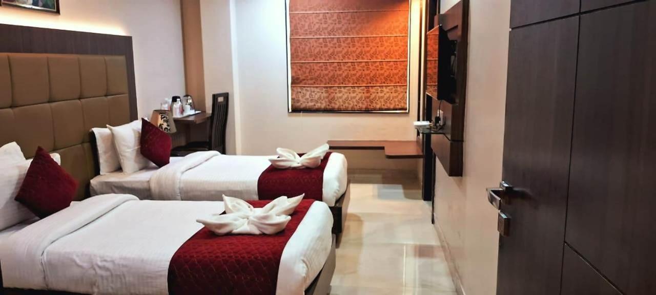 Hotel Ozas Grand Varanasi Exterior photo