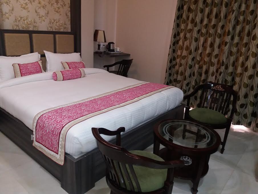 Hotel Ozas Grand Varanasi Exterior photo