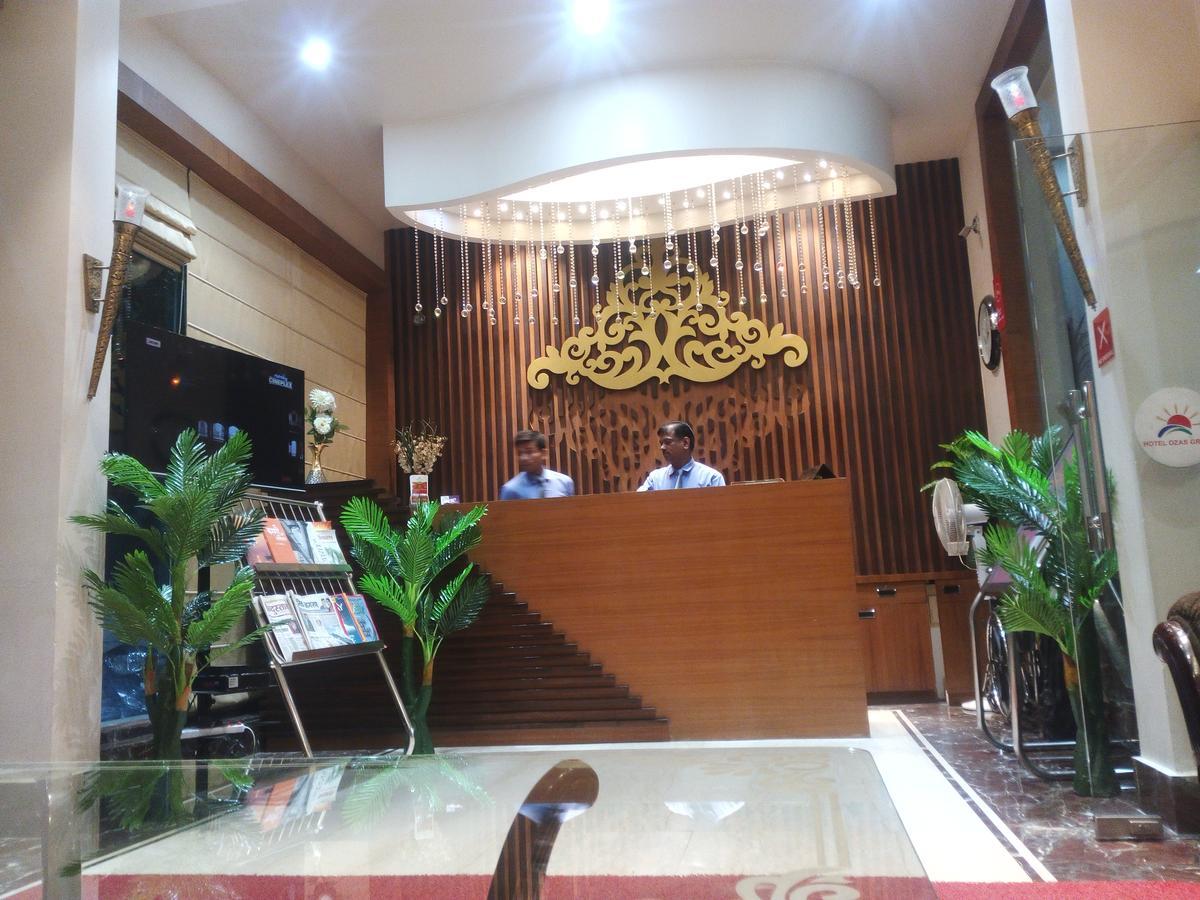 Hotel Ozas Grand Varanasi Exterior photo